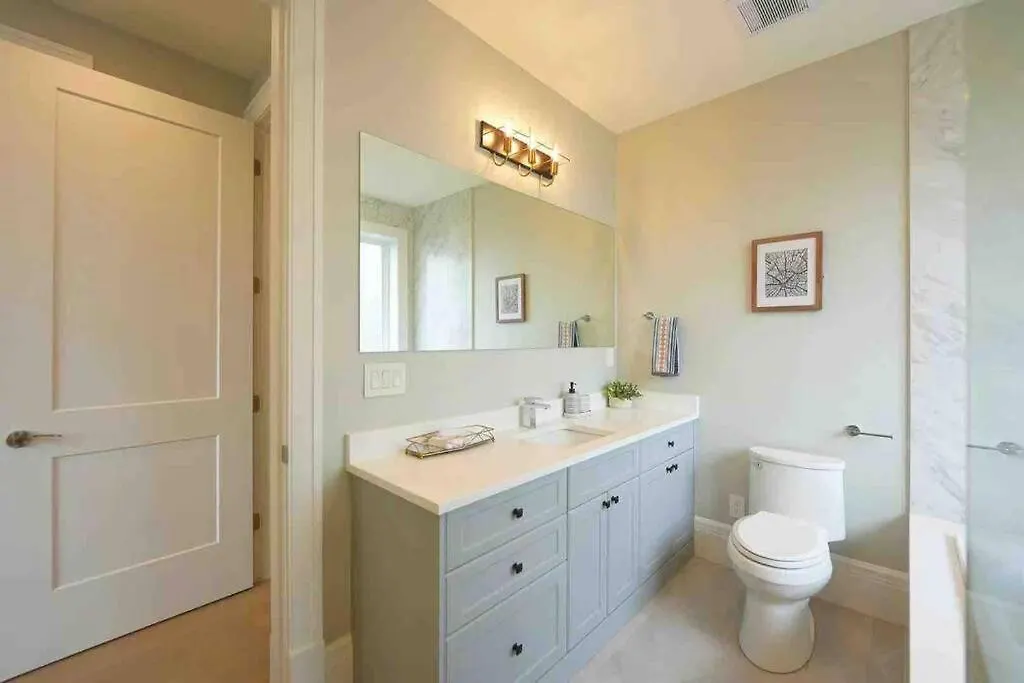 Four Bedrooms New Lovely Duplex House-1628 Vancouver 0*,