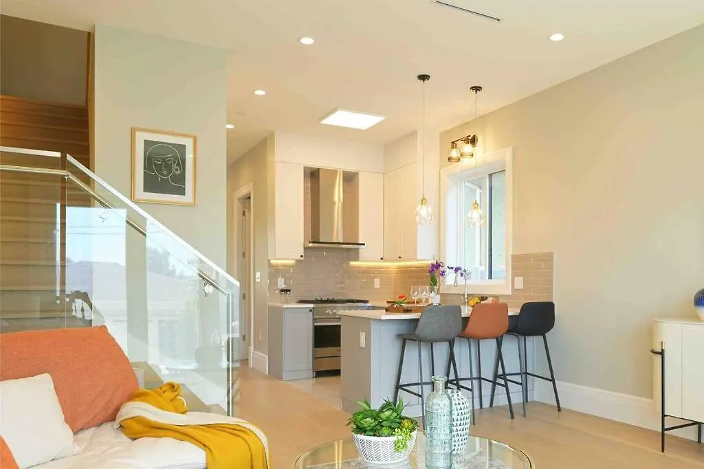 Four Bedrooms New Lovely Duplex House-1628 Vancouver 0*,