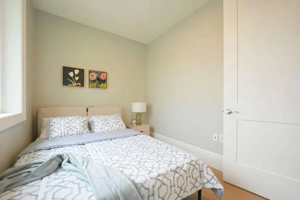 Four Bedrooms New Lovely Duplex House-1628 Vancouver Canada
